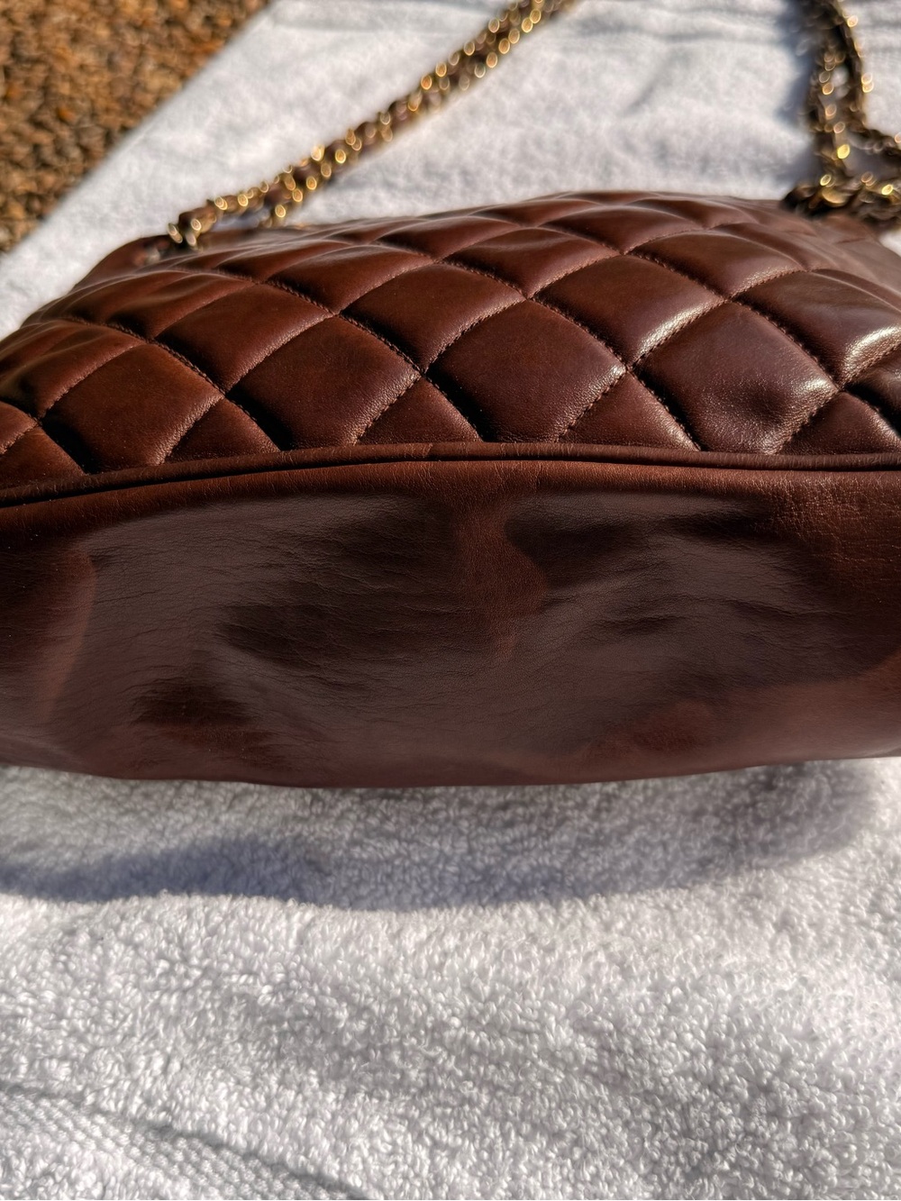 Authentic CHANEL Matelasse Quilted Leather Shoulder Bag with Gold Chain - Picture 9 of 14